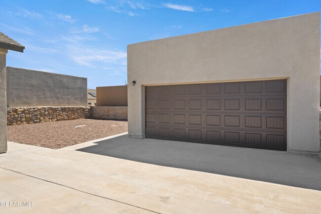Building Photo - 14368 Chris Zingo Ln