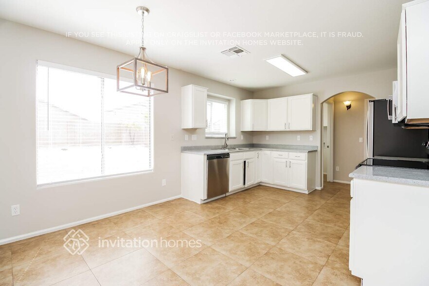 Building Photo - 3543 S Payton