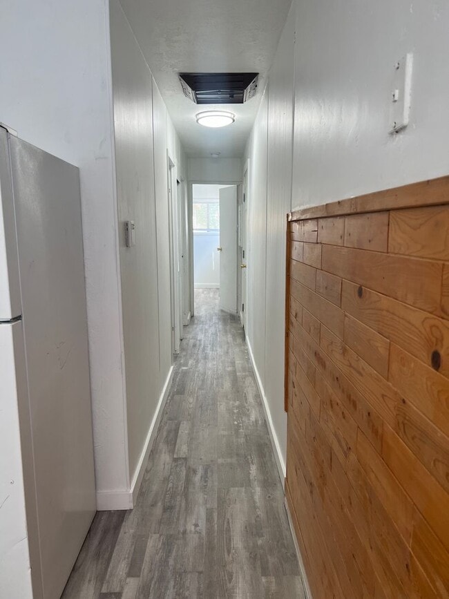 Building Photo - 2 bed, 1 bath Manufactured Home in the Mill Hollow Community!