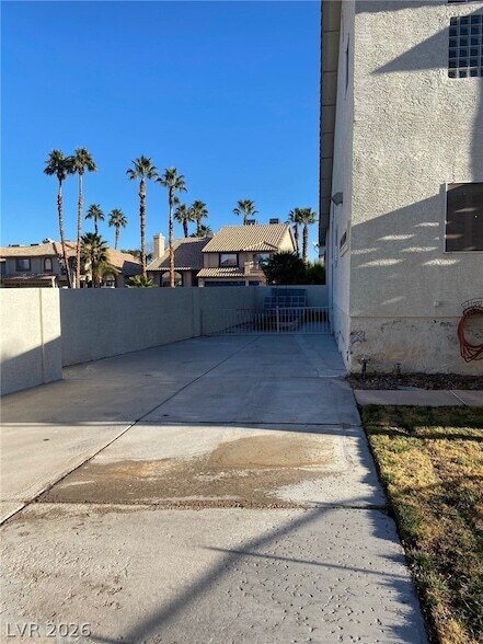 Building Photo - 2817 Via Avanti St