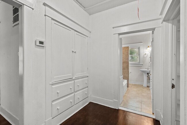 Building Photo - 2 11th Ave N