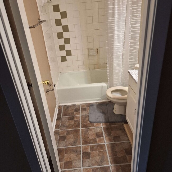 Building Photo - 2117 Giuffras Ave