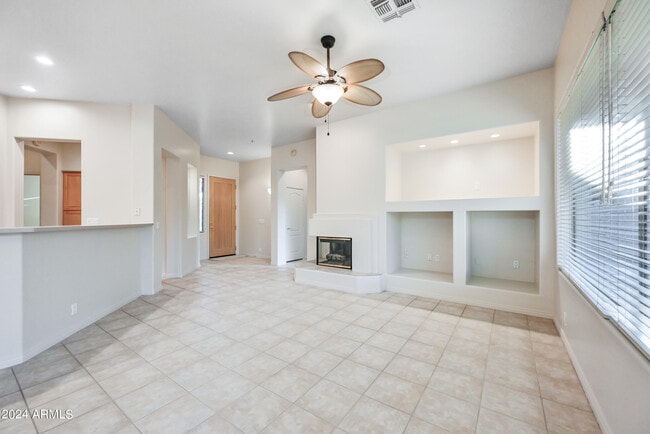 Building Photo - 6572 Shooting Star Way