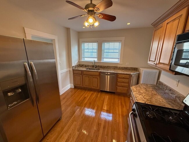 Building Photo - 508 School St