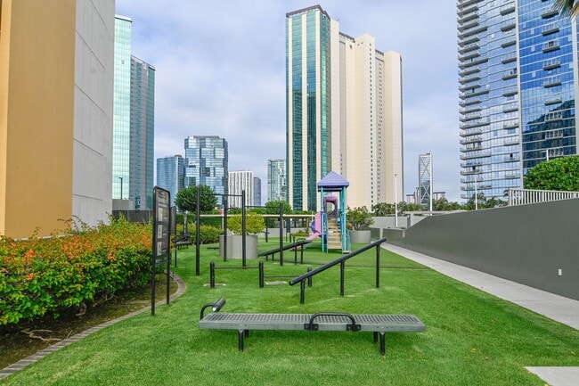 Building Photo - Fully Furnished and Spacious 2 Bedroom 2 Bath - OCEAN VIEW!