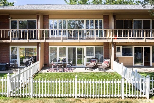Building Photo - One Bedroom Condo Walking Distance to CU with Fenced Backyard and Flatiron Views!