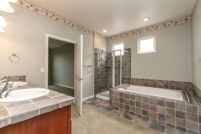 Building Photo - Beautiful ranch style patio home in Fox Meadows golf community.