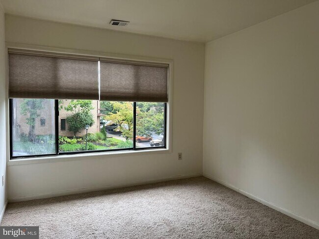 Building Photo - 8729 Sheridan Farms Ct