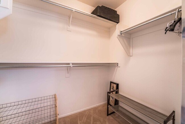 Building Photo - CHARMING FULLY FURNISHED 2 BEDROOM!