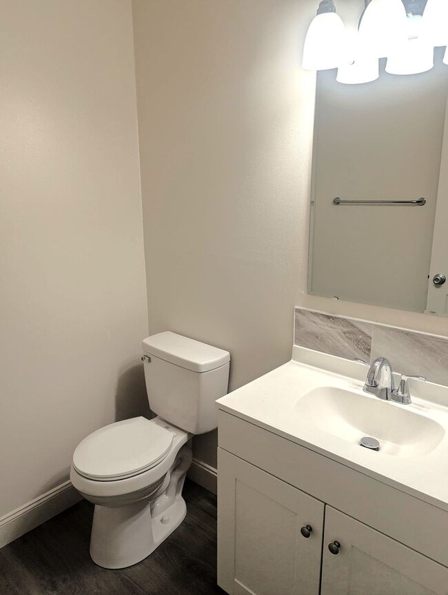 Building Photo - 247 Reed Ave