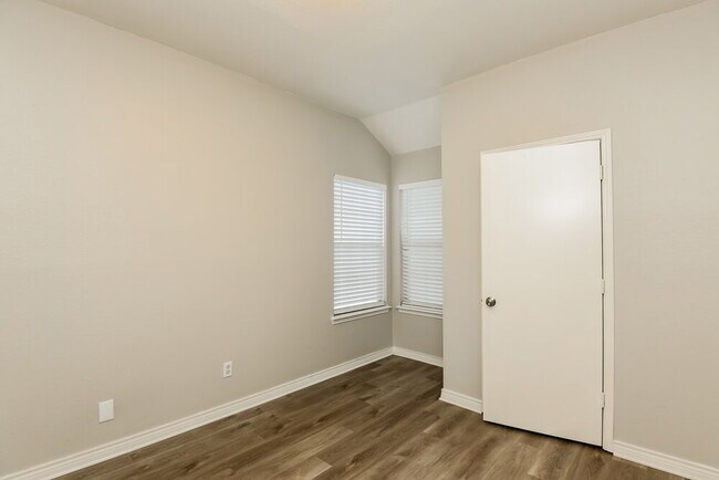 Building Photo - 4605 Birchbend Ln