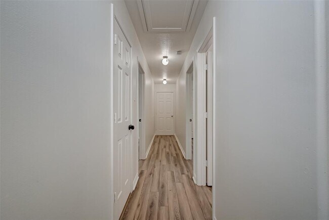 Building Photo - 6030 Shining Leaf Ct