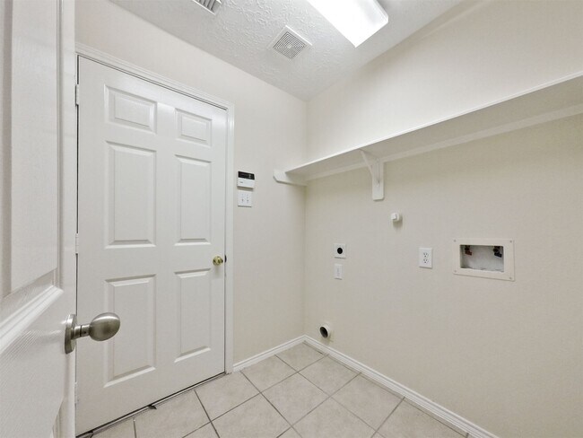 Building Photo - 427 Northvalley Dr