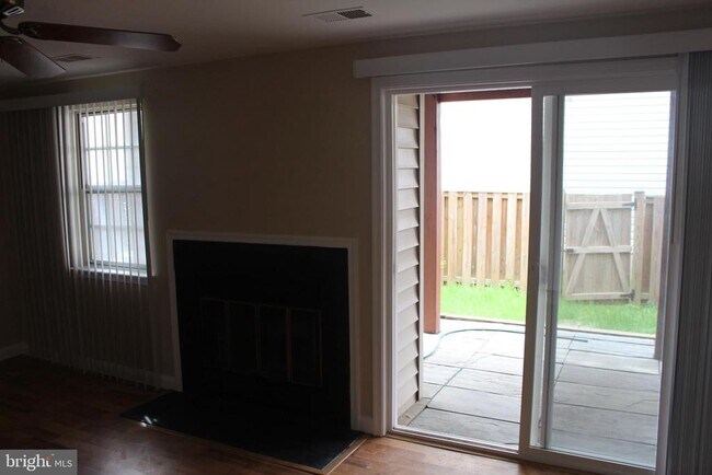 Building Photo - 611 Suffield Dr