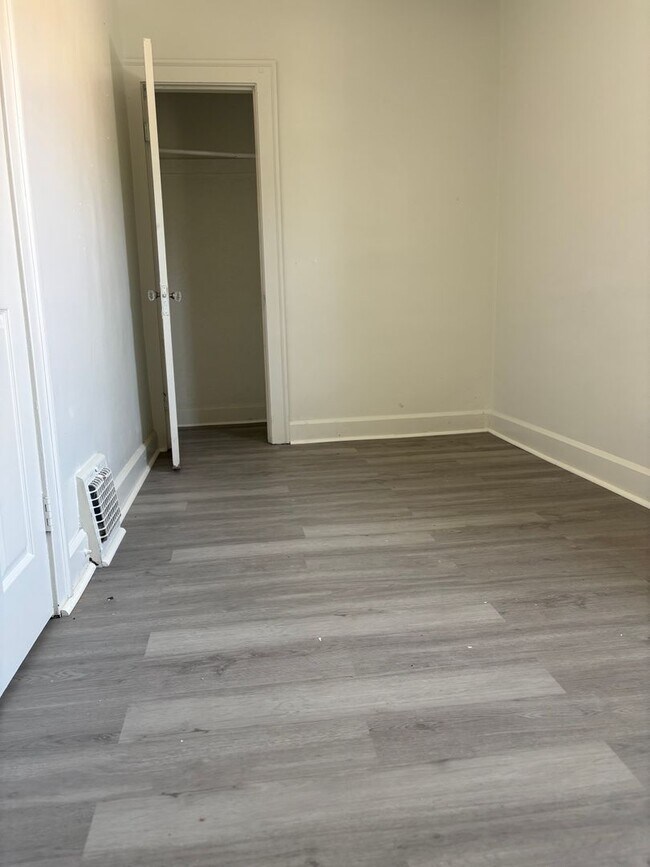 Building Photo - 3164 W 48th St