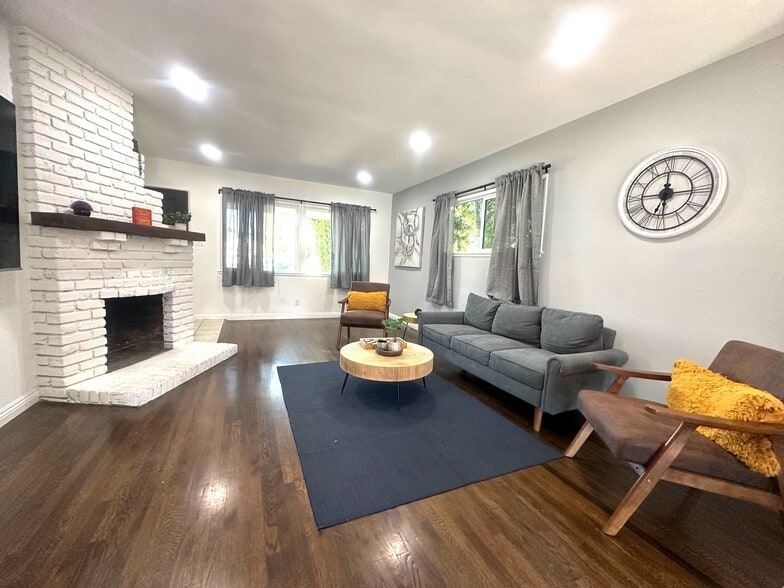 Building Photo - 15732 Covello St