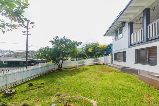 Building Photo - Lulani Ocean (Kaneohe) Single family home: 3-bed, 2 full bath now available for rent ! (Pet frien...