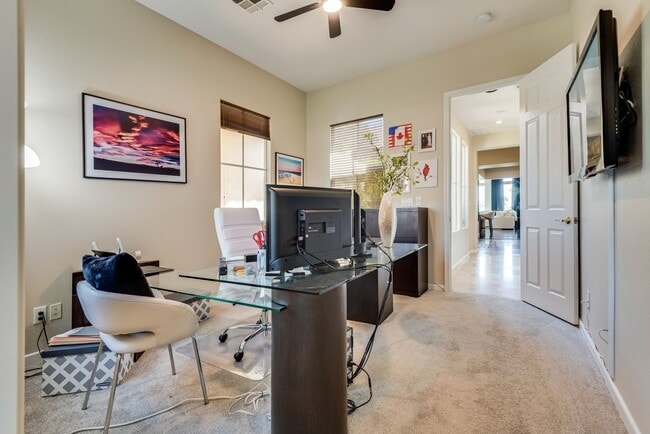 Building Photo - Beautiful Single-Story Residence in Premier Golf Course Community