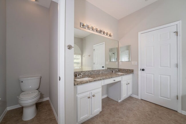 Building Photo - Cute and Spacious 3/2 House w/Bonus Room i...