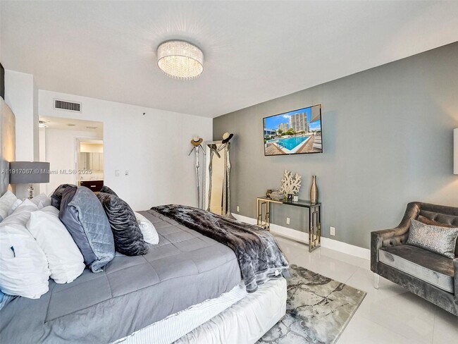 Building Photo - 20281 E Country Club Dr