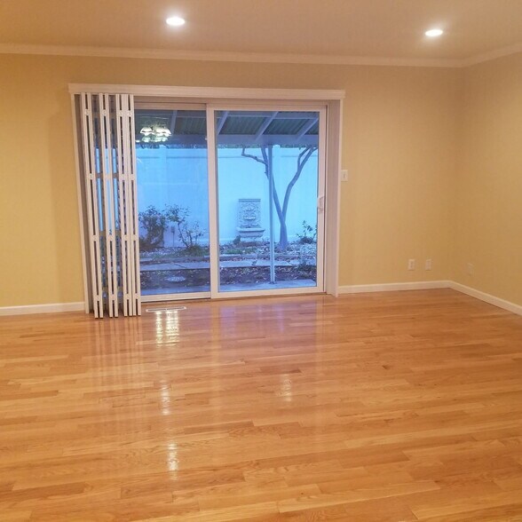 Building Photo - 2221 Homewood Dr