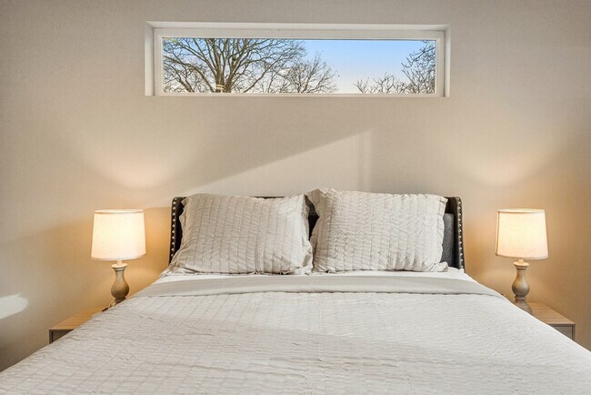 Building Photo - 305 18th Ave