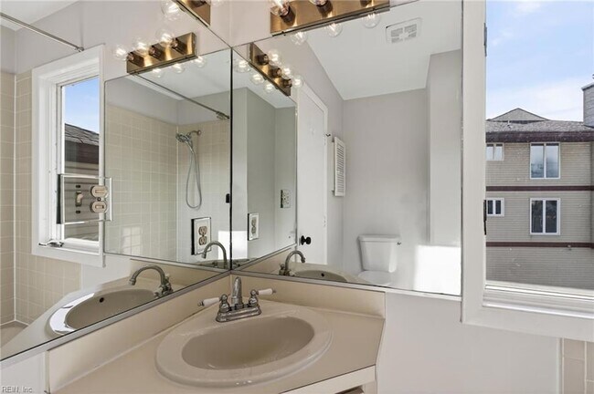 Building Photo - 2232 Vista Cir