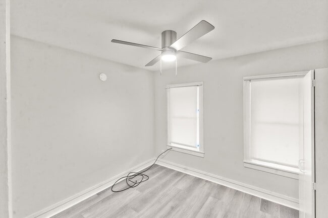 Building Photo - 60 Mary St