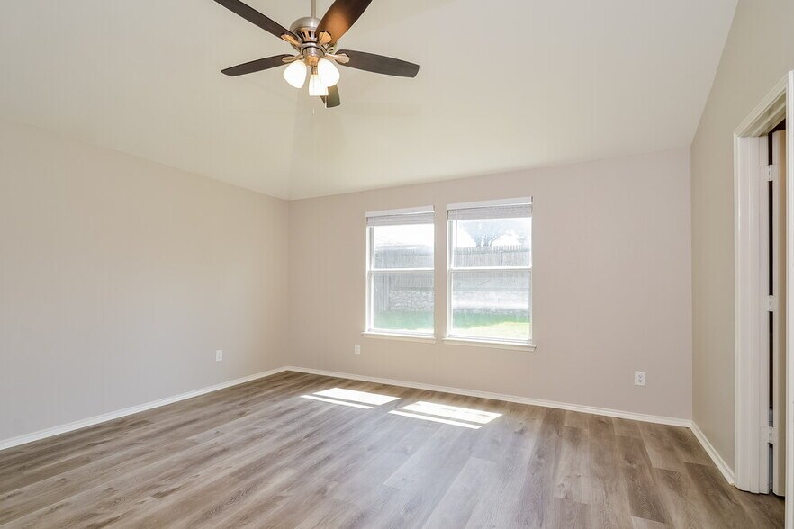 Building Photo - 1232 Wenatchee Dr