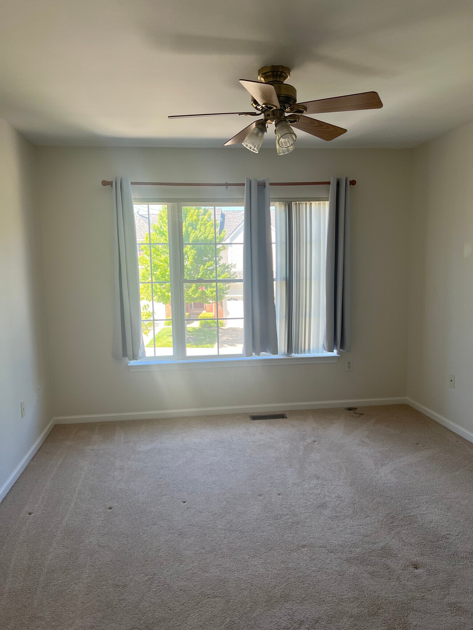 Building Photo - 41861 Yeats Dr
