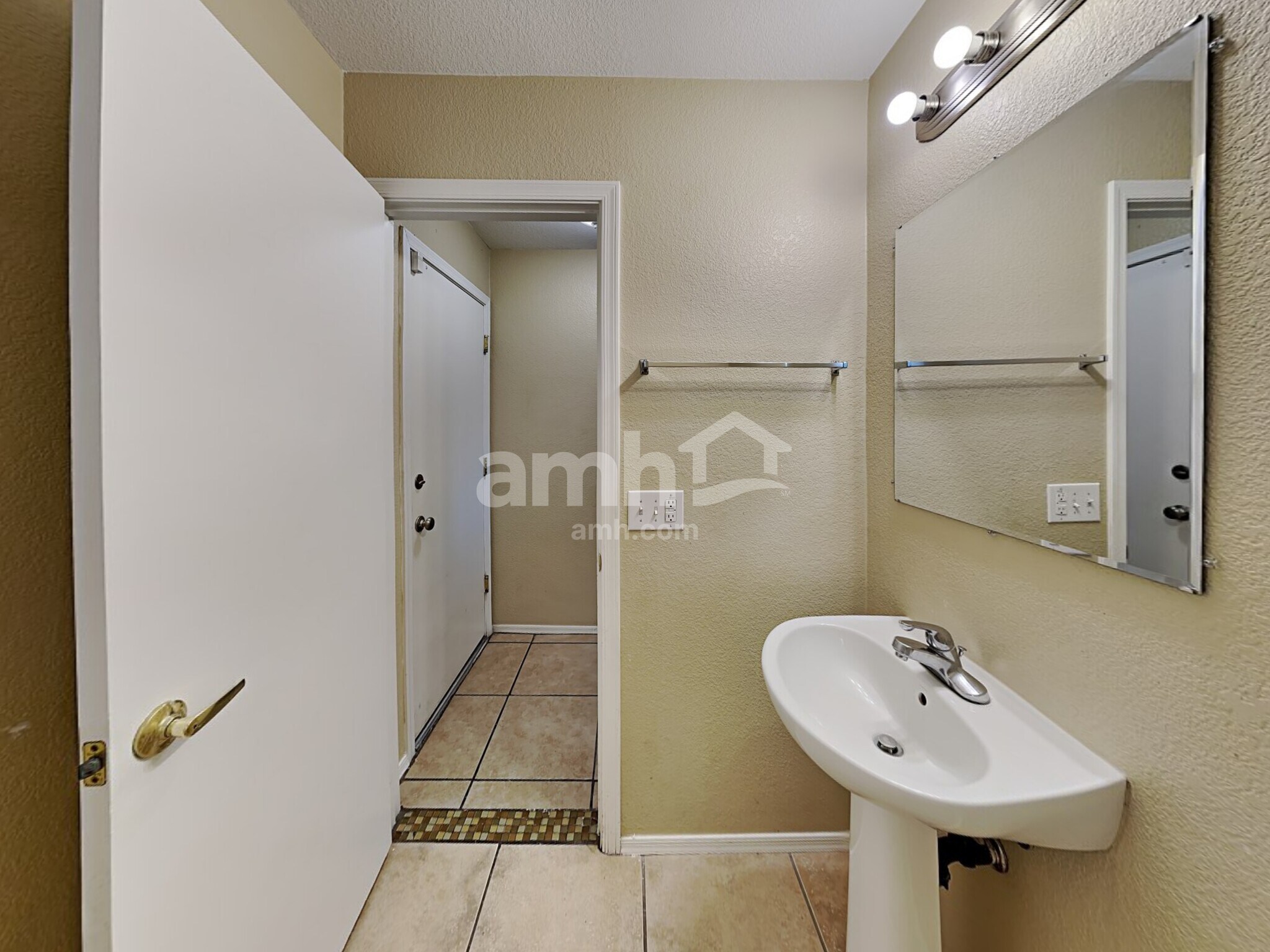 Building Photo - 494 W Great White St