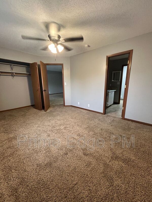 Building Photo - 4621 Prescott Ave