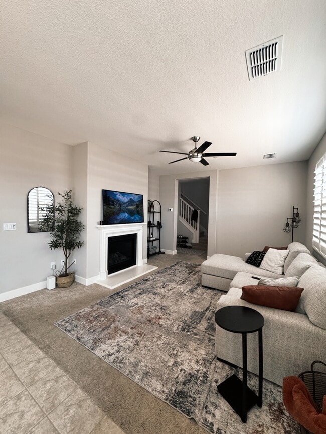 Building Photo - 2072 Parsons Dr