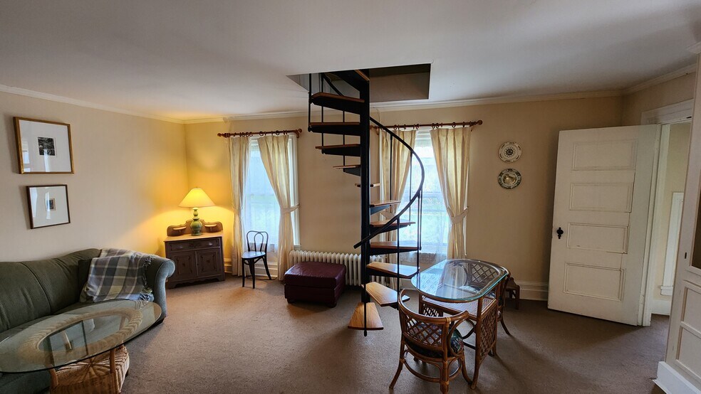 Living Room - 840 East Ave