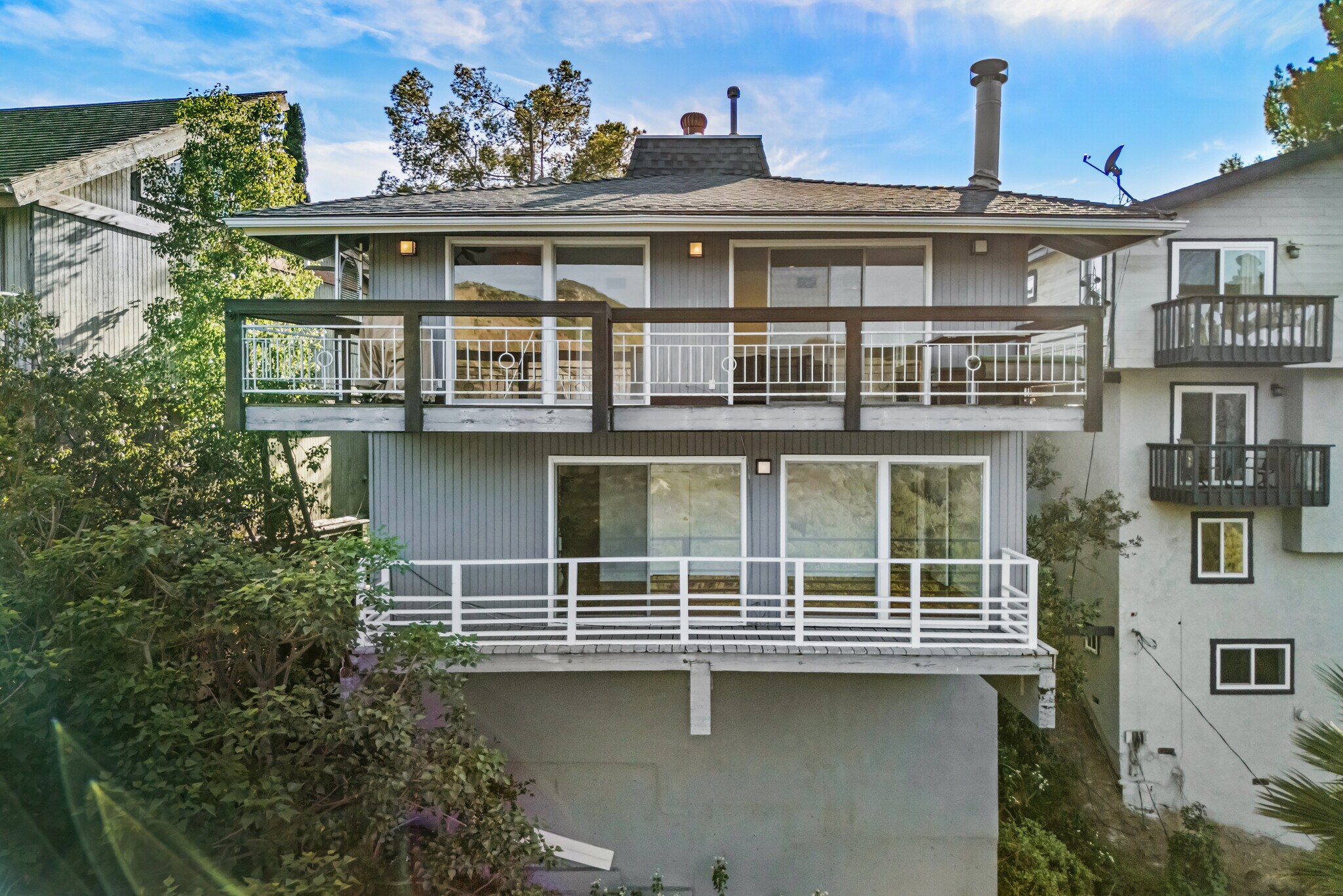 Building Photo - 2843 Lambert Dr