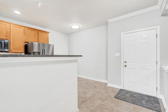 Building Photo - Great 2 Bedroom; 2 Bathroom condo in Manas...