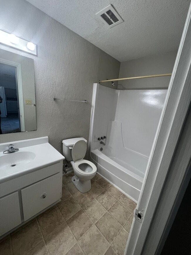 Building Photo - 1 Bd/1 Bth 2nd floor    ONLY $ 950.00