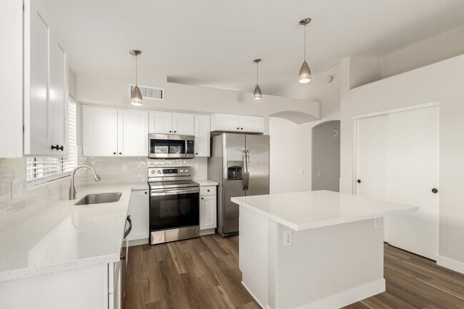 Building Photo - Beautifully Updated 3-Bedroom Home in Prem...