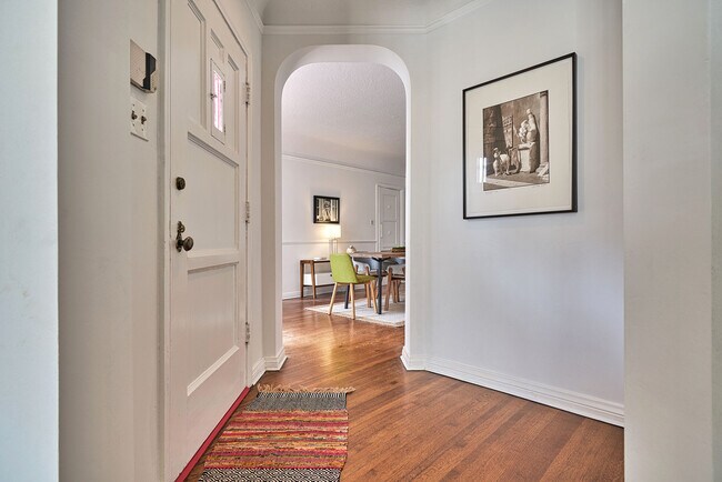 Building Photo - 1237 Hi Point St