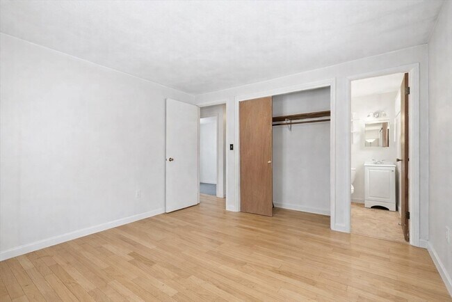 Building Photo - 105 Pomeroy Ln