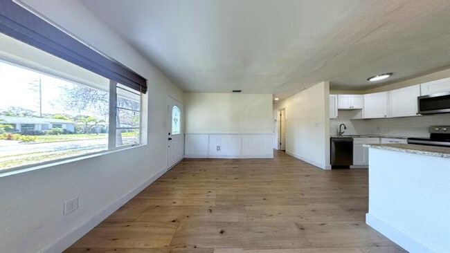 Building Photo - 5131 13th Ave N