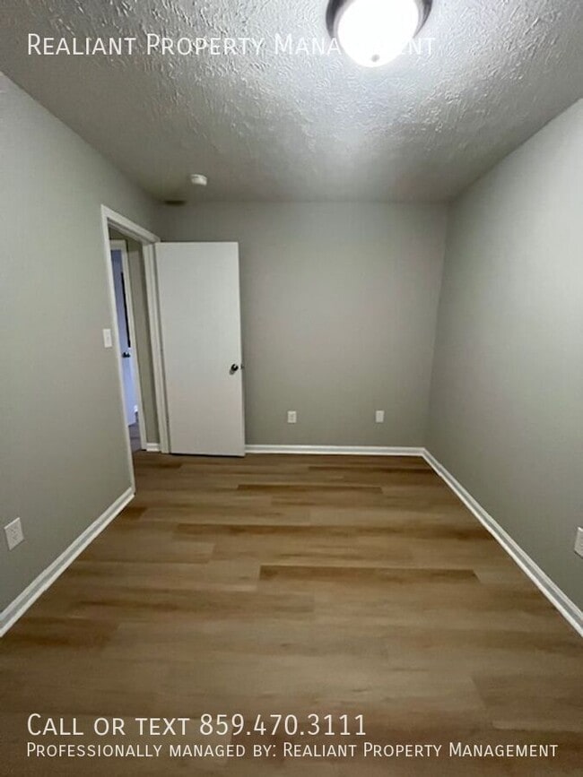 Building Photo - 31 Hurley St