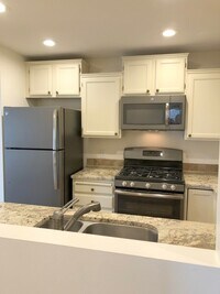 Building Photo - 818 Gatewood Dr