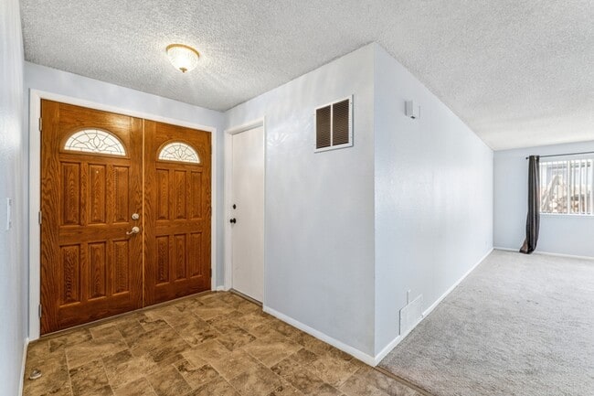 Building Photo - 1508 W Elm Pl