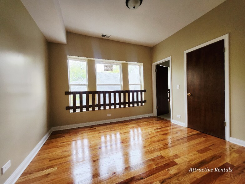 Building Photo - 207 N Parkside Ave