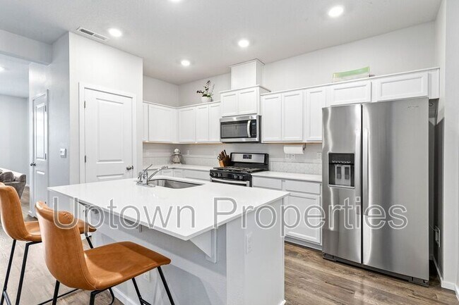 Building Photo - 876 N 18th Ave
