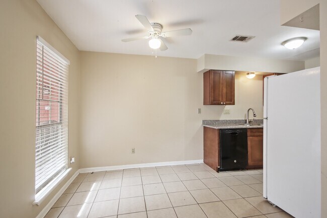 Building Photo - 1307 Ken St