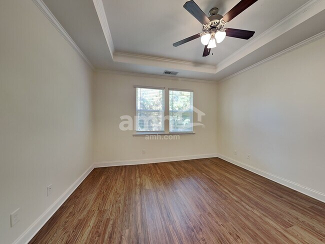 Building Photo - 245 Lake Vista Dr