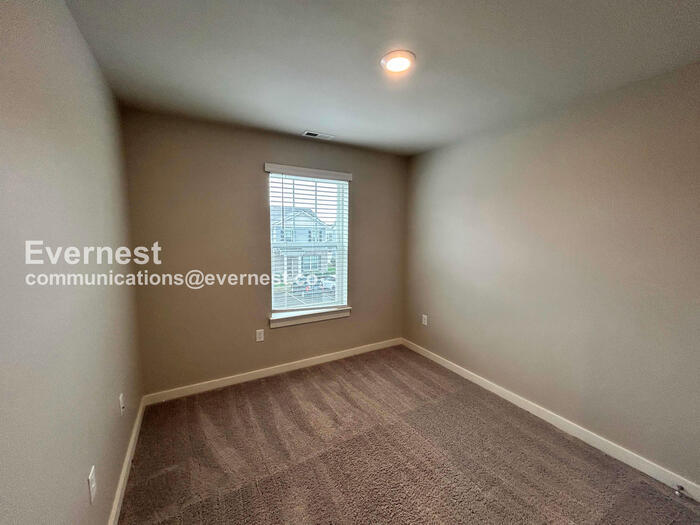 Building Photo - 1731 Frodo Wy