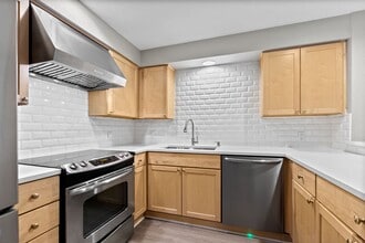 Building Photo - Bright Beacon Hill Condo in Secure Gated C...